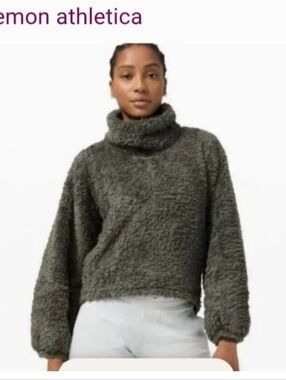 lululemon athletica Olive Green Plush Turtleneck Sweater Sz XS/S